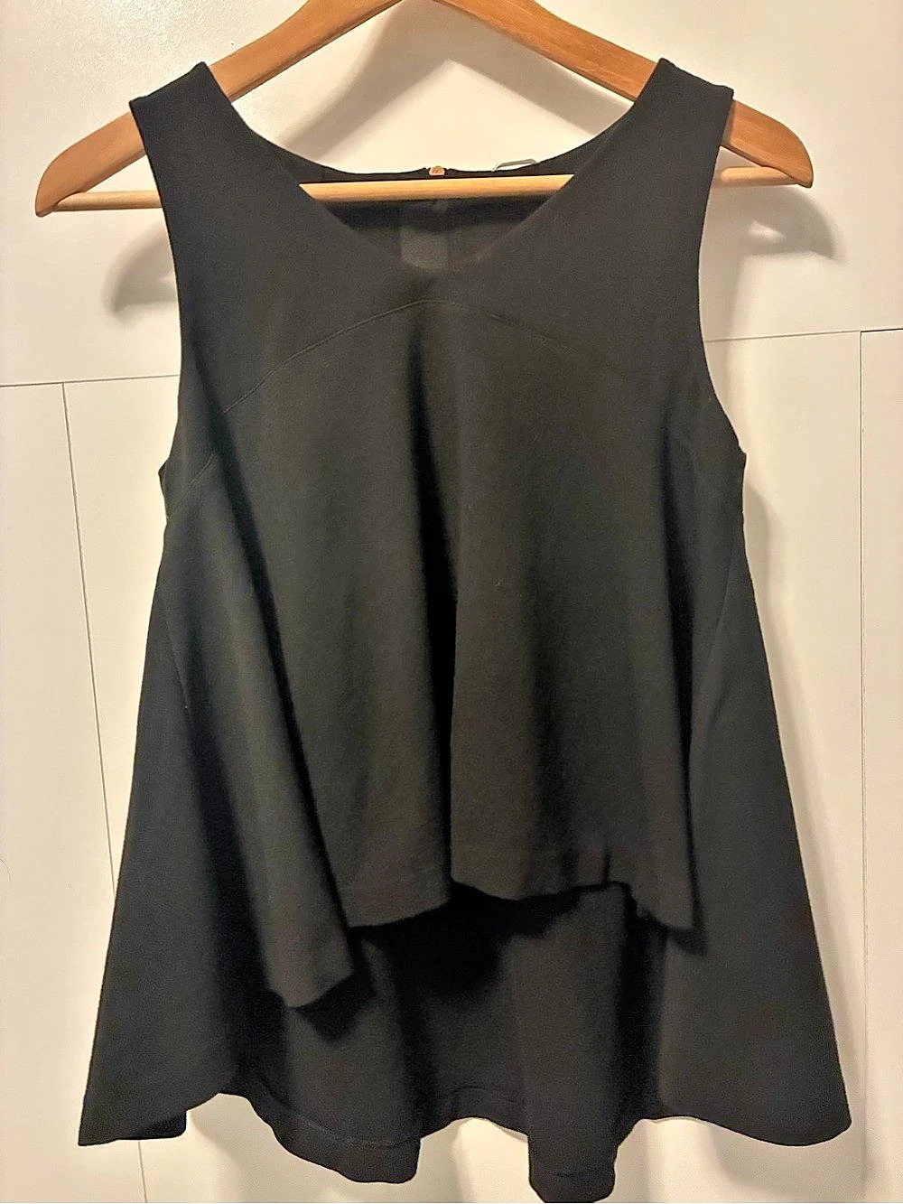 Kit & Ace Black Sleeveless Trapeze Tank Top Like New